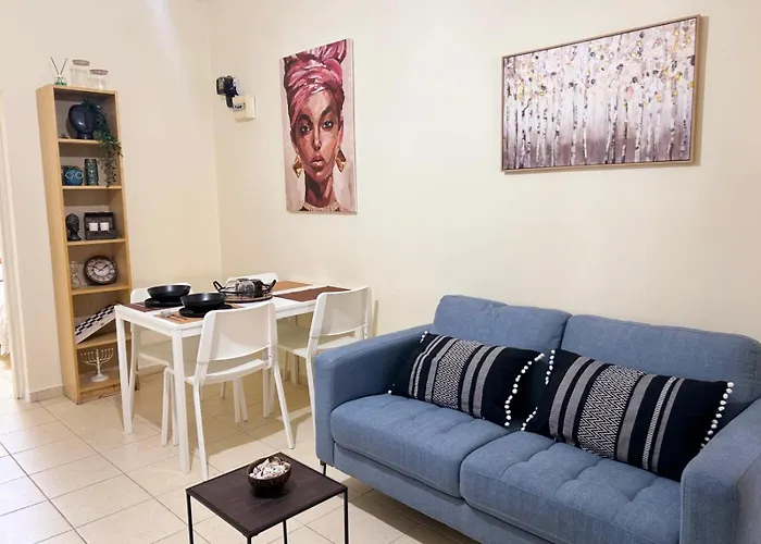 Guy\'S Apartment