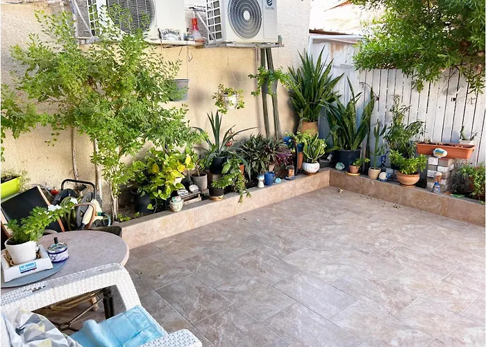 Guy\'S Apartment